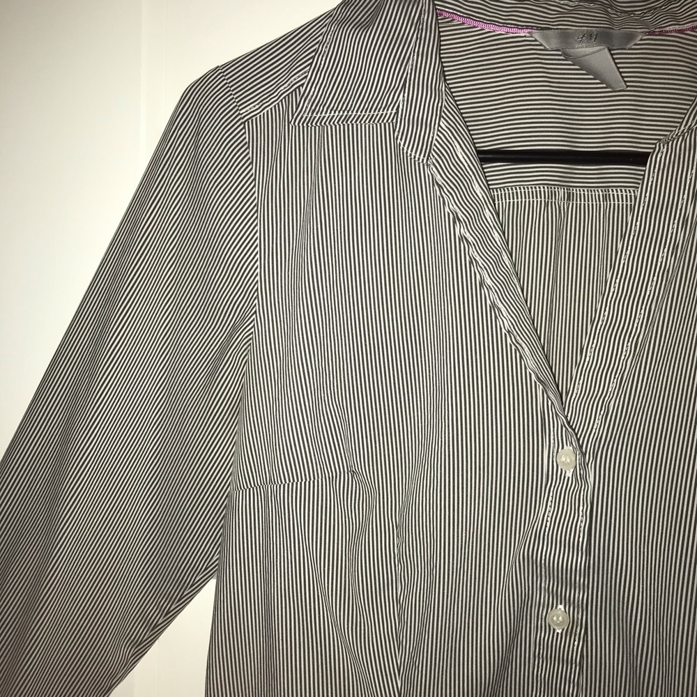 H&M pin striped button down - Picture 3 of 6